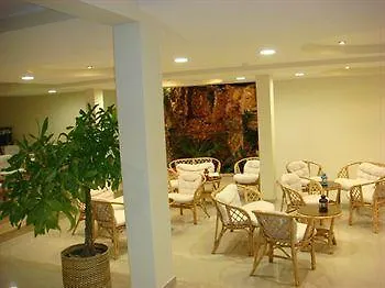 Residencia Santa Marta فندق