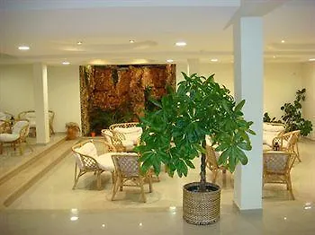 Residencia Santa Marta 3*